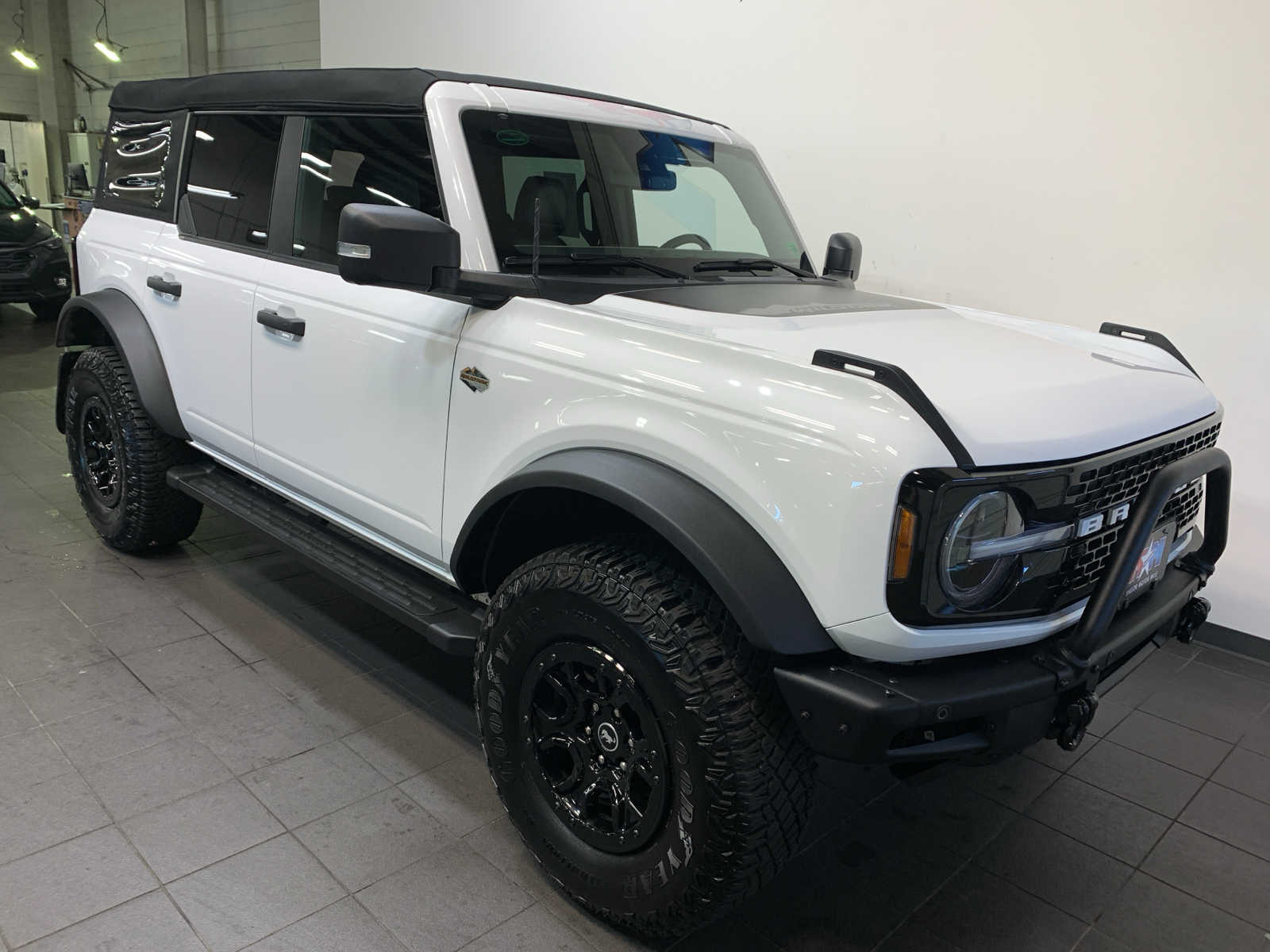 2024 Ford Bronco Wildtrak photo 2