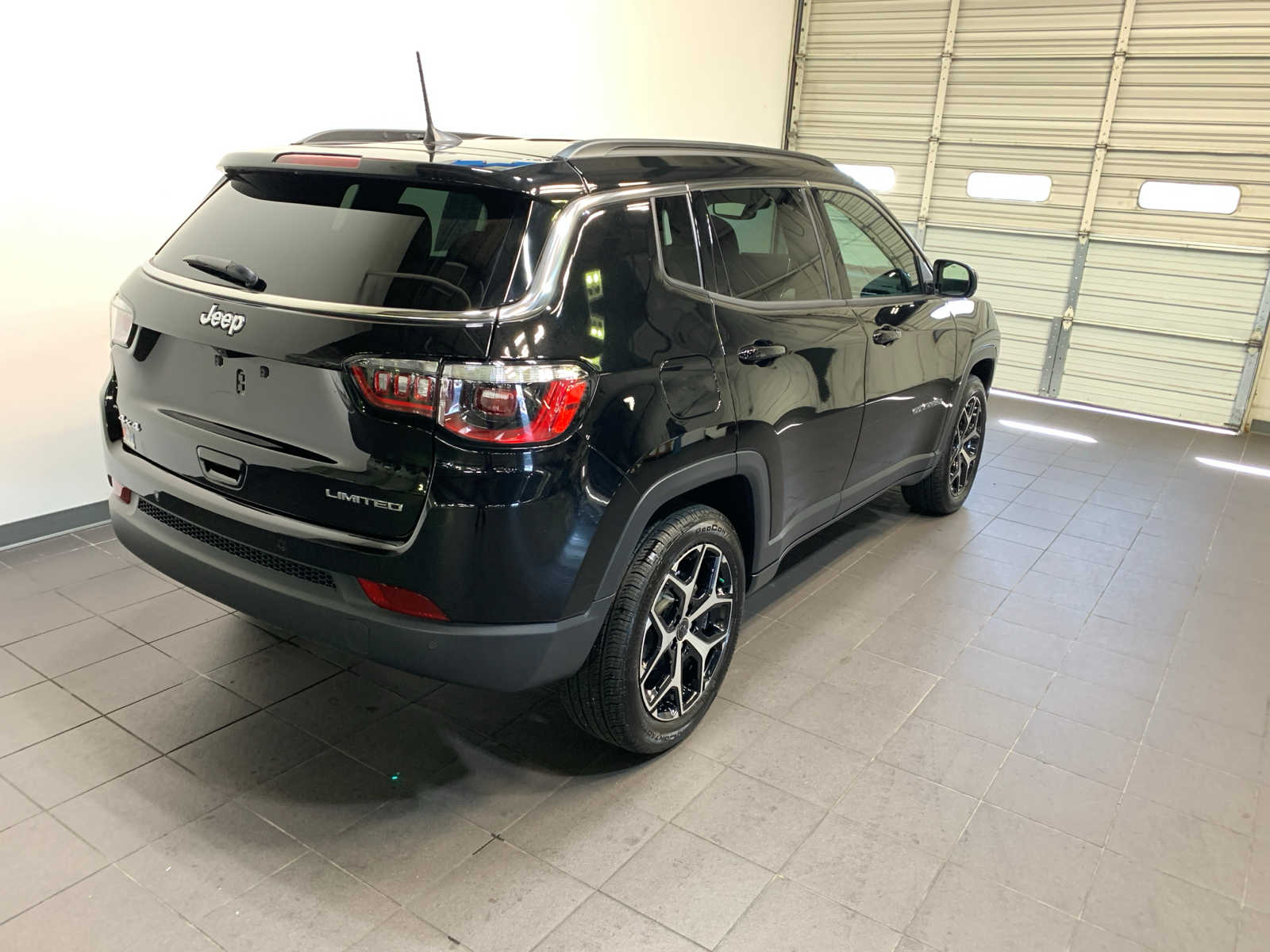 2025 Jeep Compass Limited photo 3