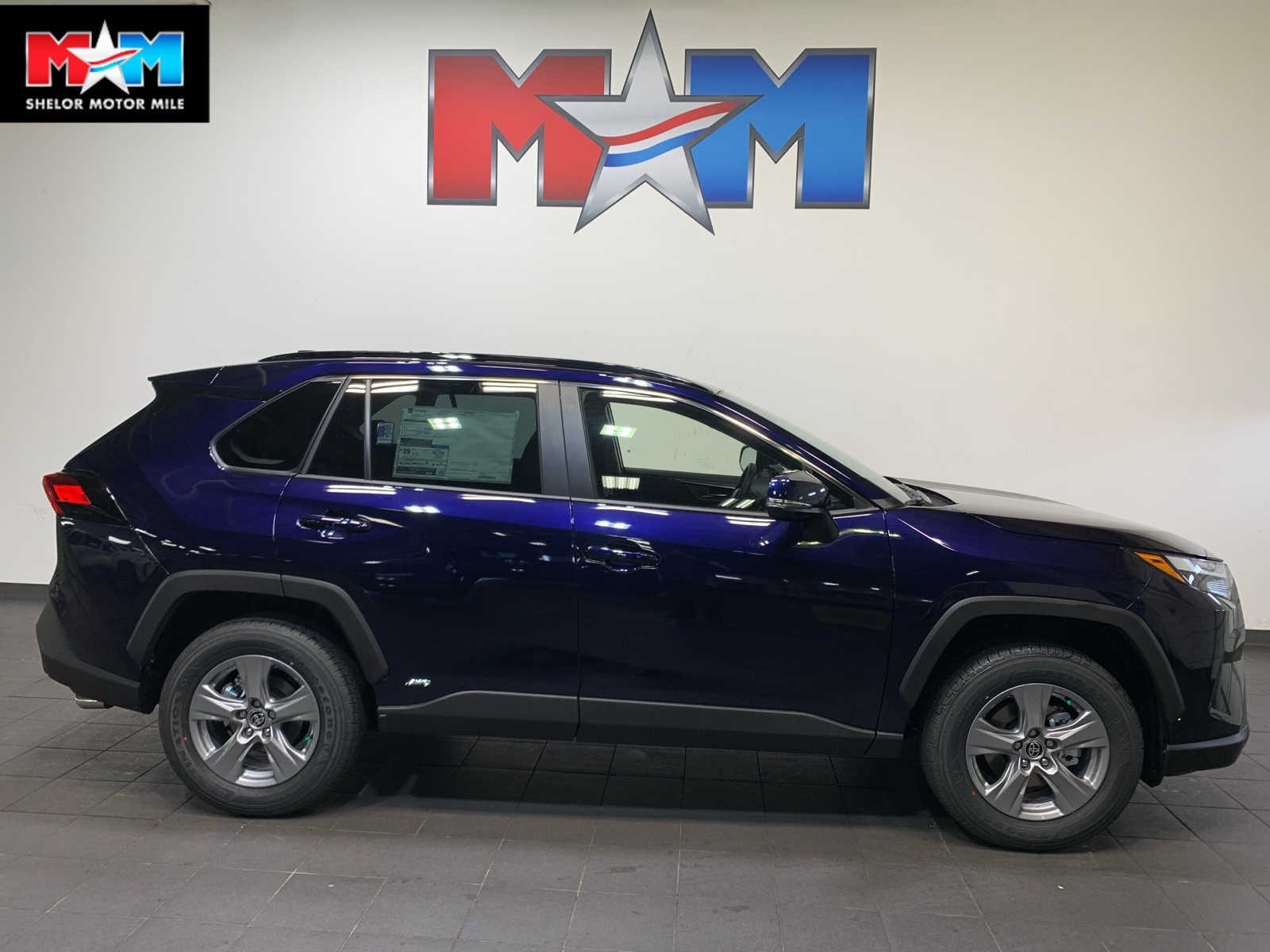 2025 Toyota RAV4 XLE's photo