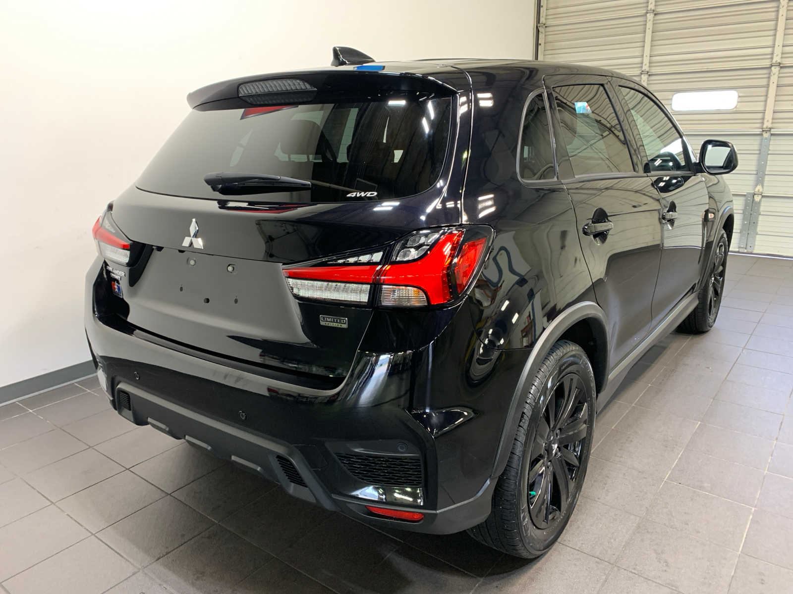 2024 Mitsubishi Outlander Sport LE photo 3
