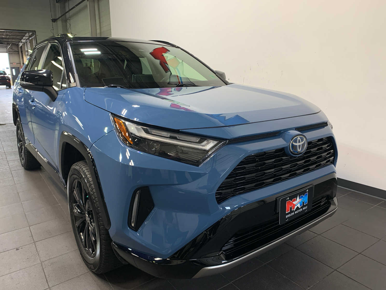 2022 Toyota RAV4 Hybrid XSE photo 2