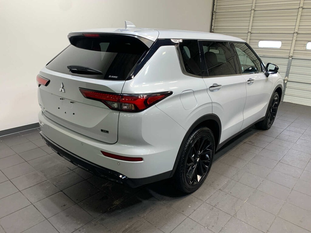 Used 2024 Mitsubishi Outlander SE Black Edition SUV