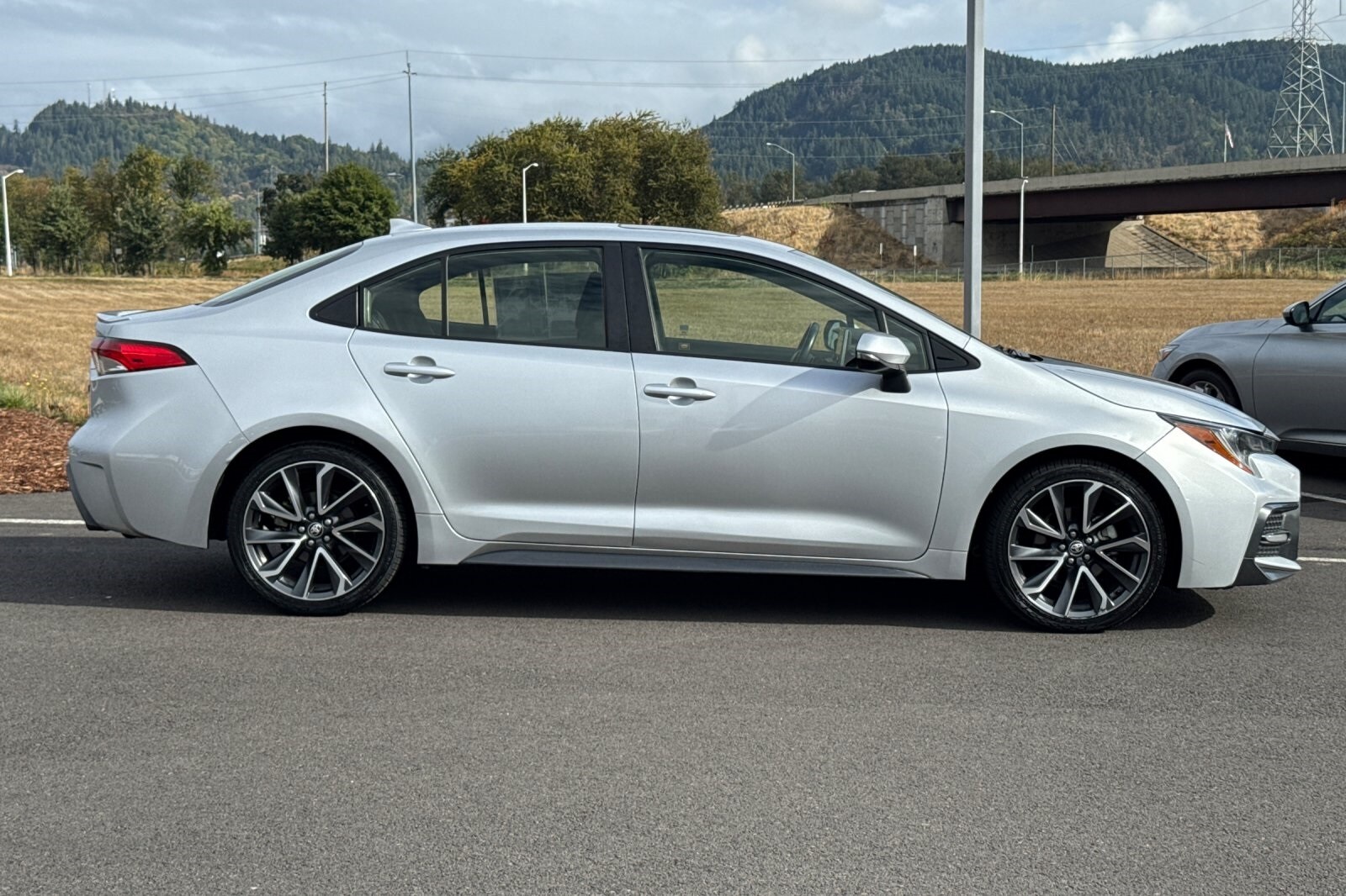 2020 Toyota Corolla SE photo 2