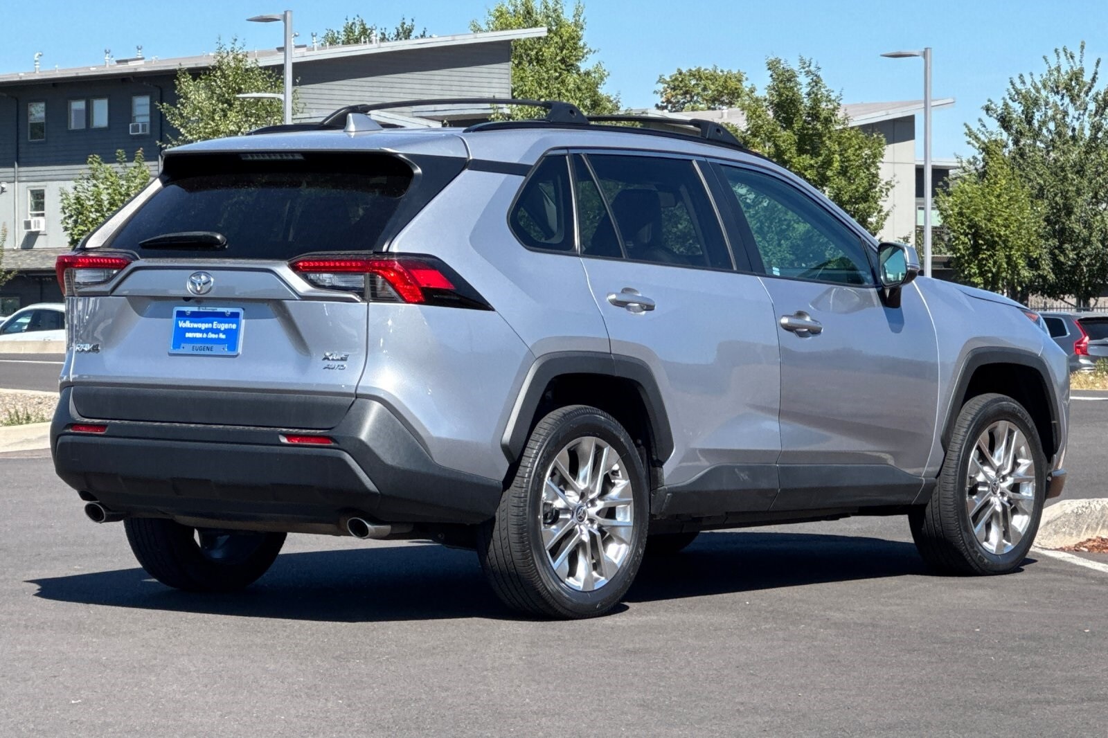 2021 Toyota RAV4 XLE Premium photo 2