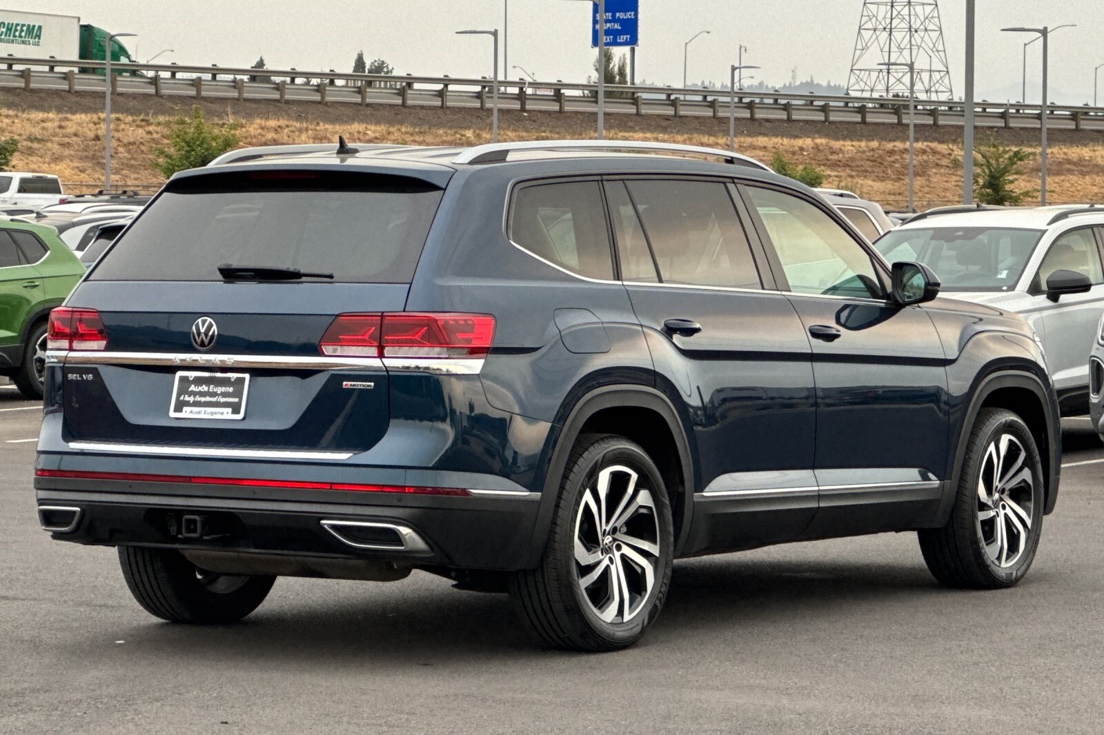 2022 Volkswagen Atlas SEL photo 3