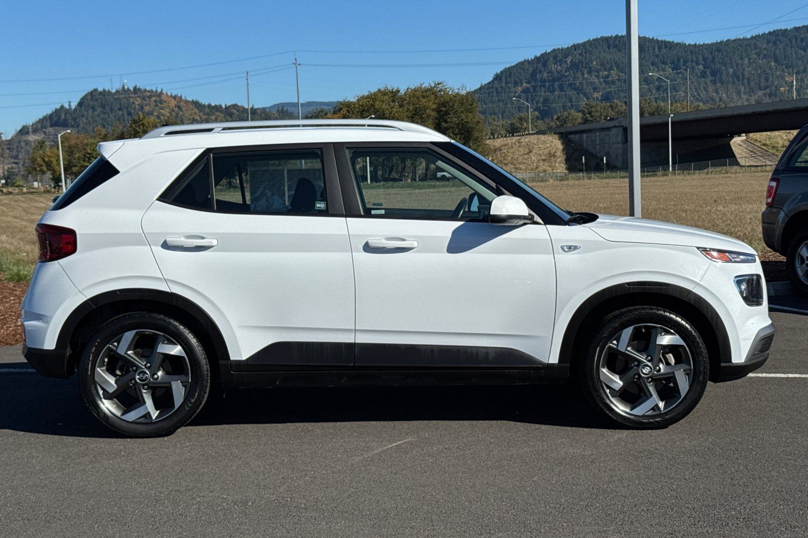 2021 Hyundai Venue SEL Denim photo 2