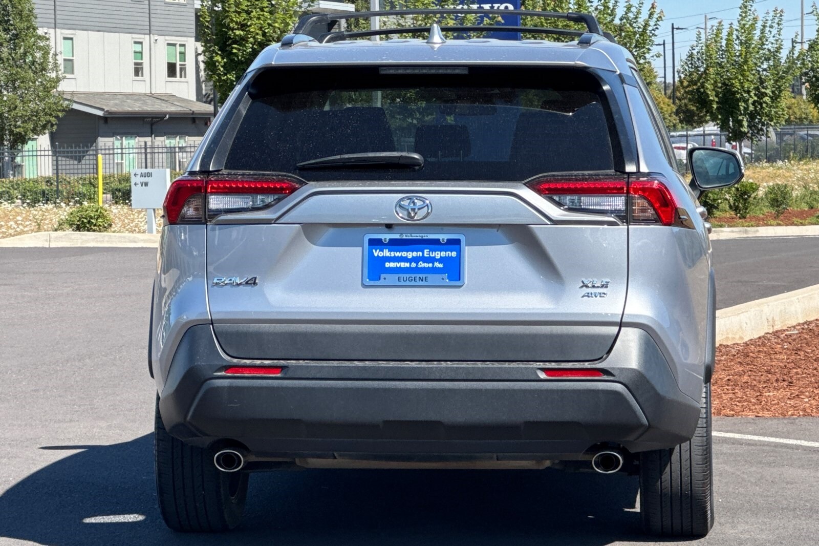 2021 Toyota RAV4 XLE Premium photo 3