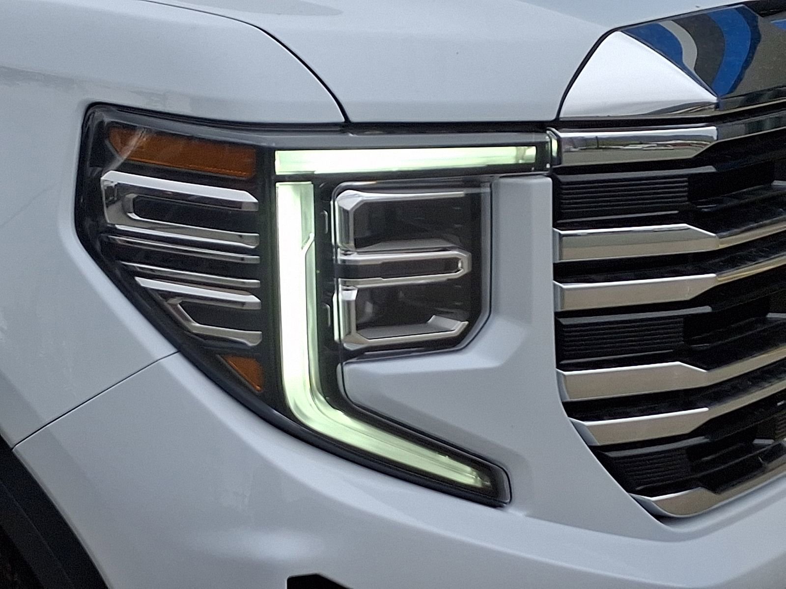 2026 GMC Sierra 1500 SLT - Photo 9