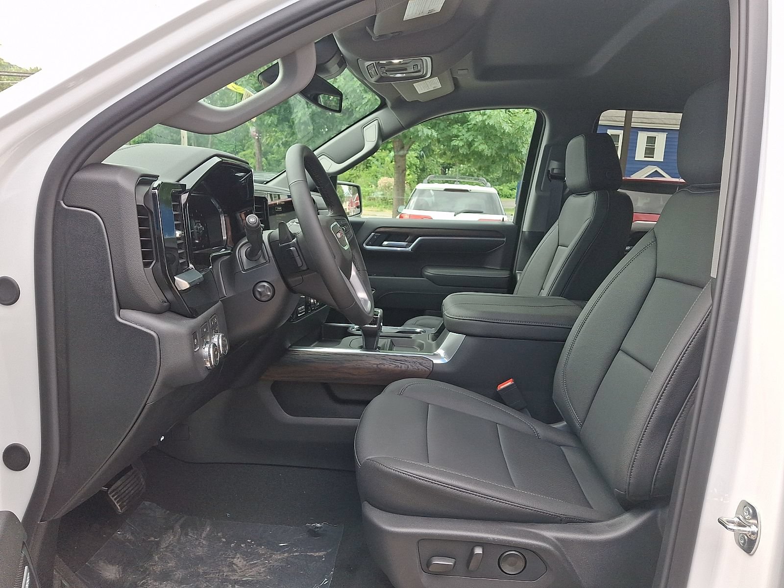 2026 GMC Sierra 1500 SLT - Photo 13