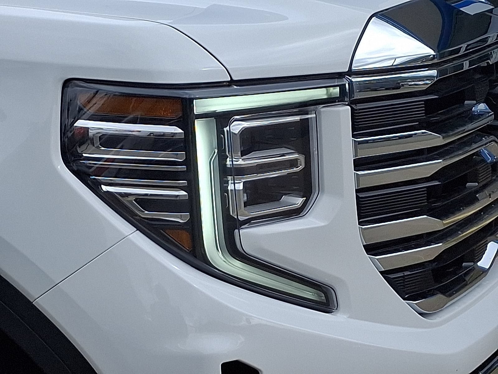 2026 GMC Sierra 1500 SLT - Photo 9