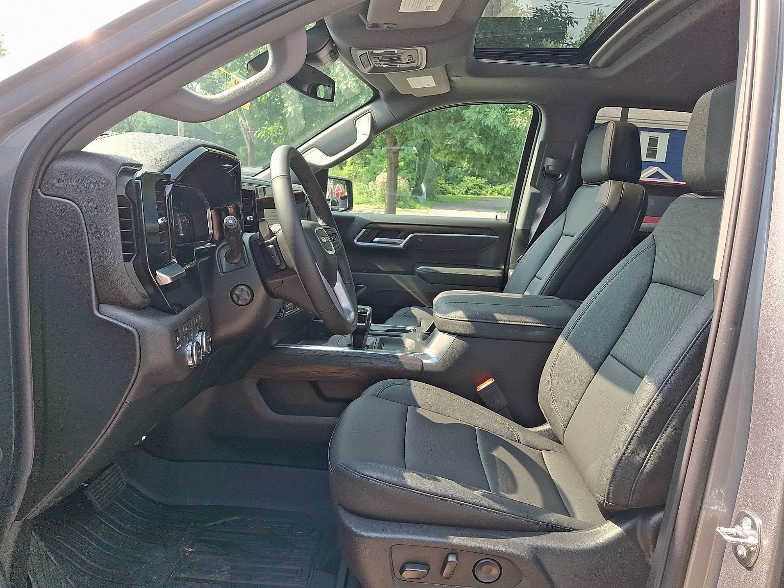 2026 GMC Sierra 1500 SLT - Photo 13