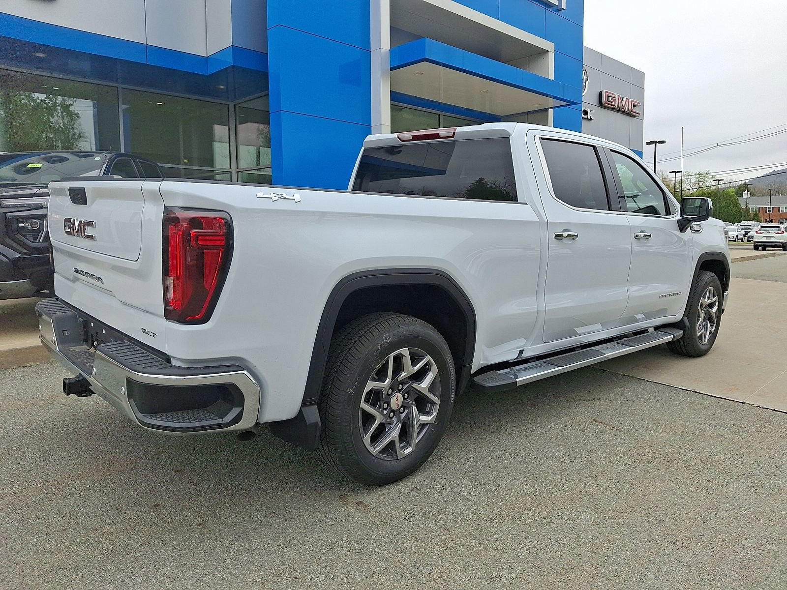 2026 GMC Sierra 1500 SLT - Photo 6