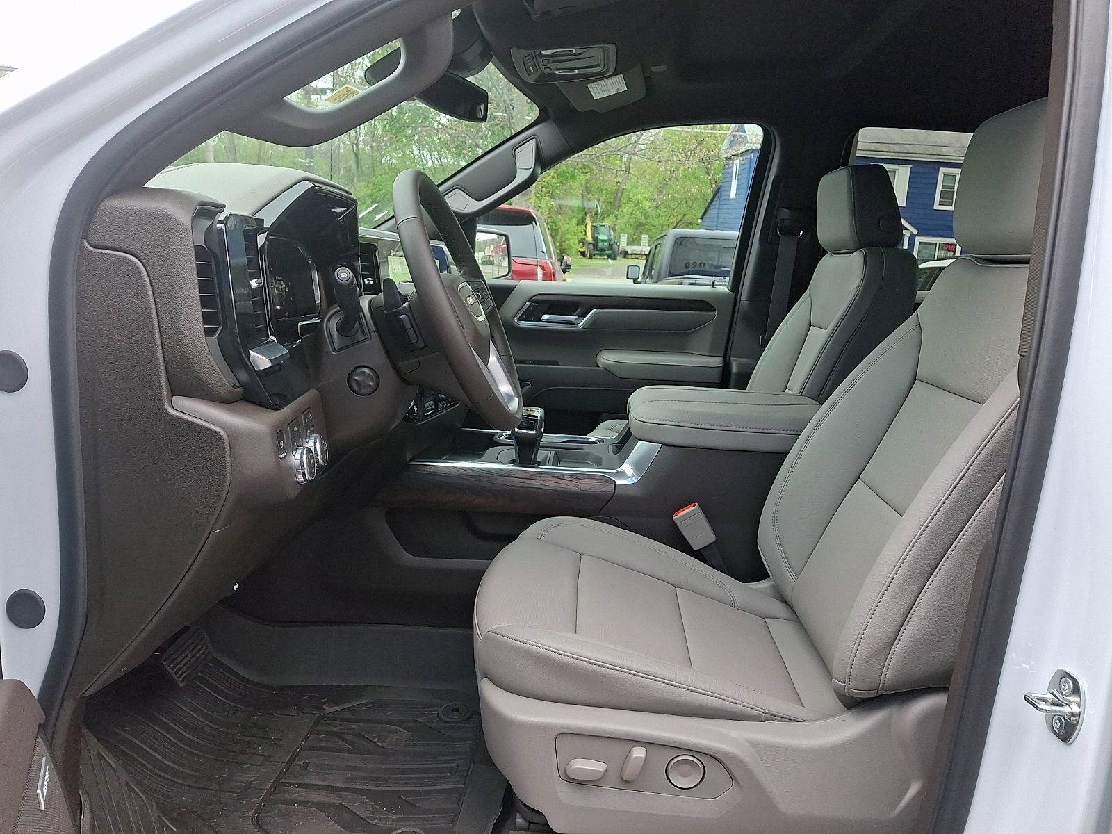 2026 GMC Sierra 1500 SLT - Photo 13