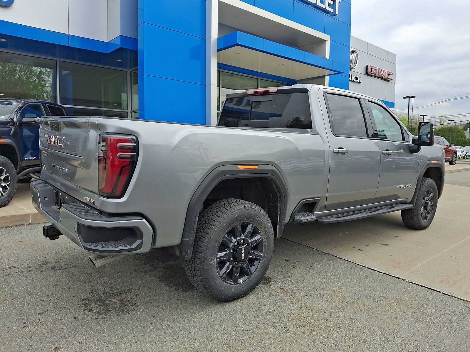 2026 GMC Sierra 2500HD AT4 - Photo 6