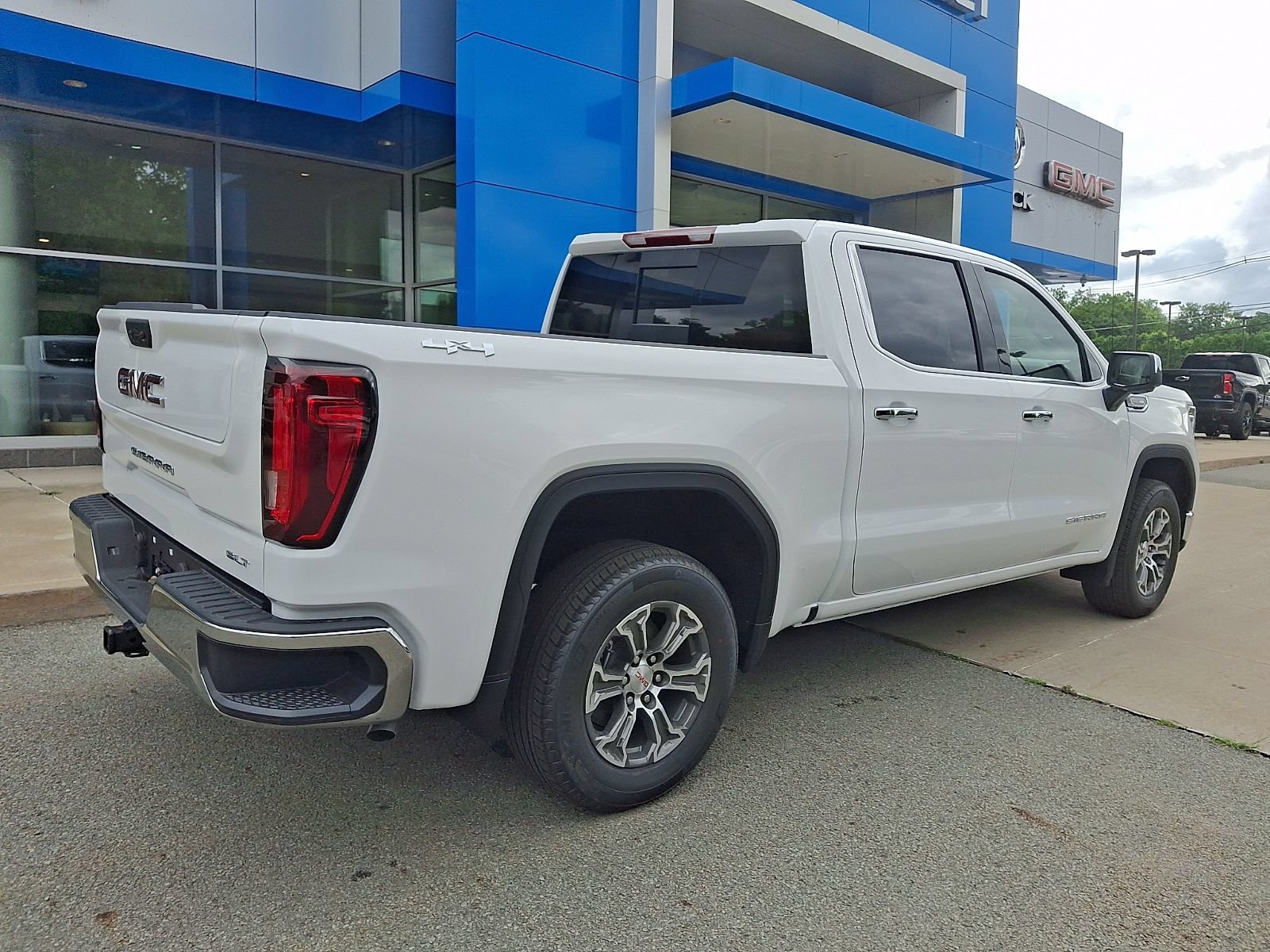 2026 GMC Sierra 1500 SLT - Photo 6