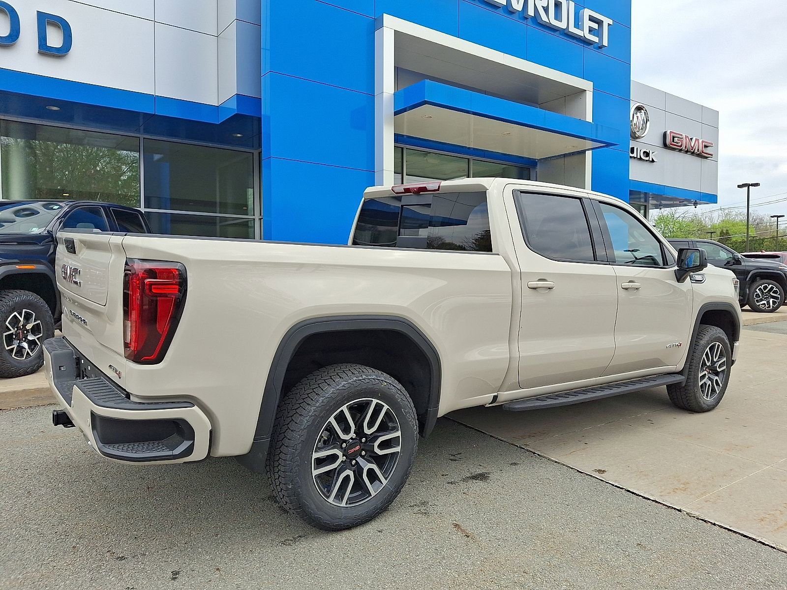 2026 GMC Sierra 1500 AT4 - Photo 6