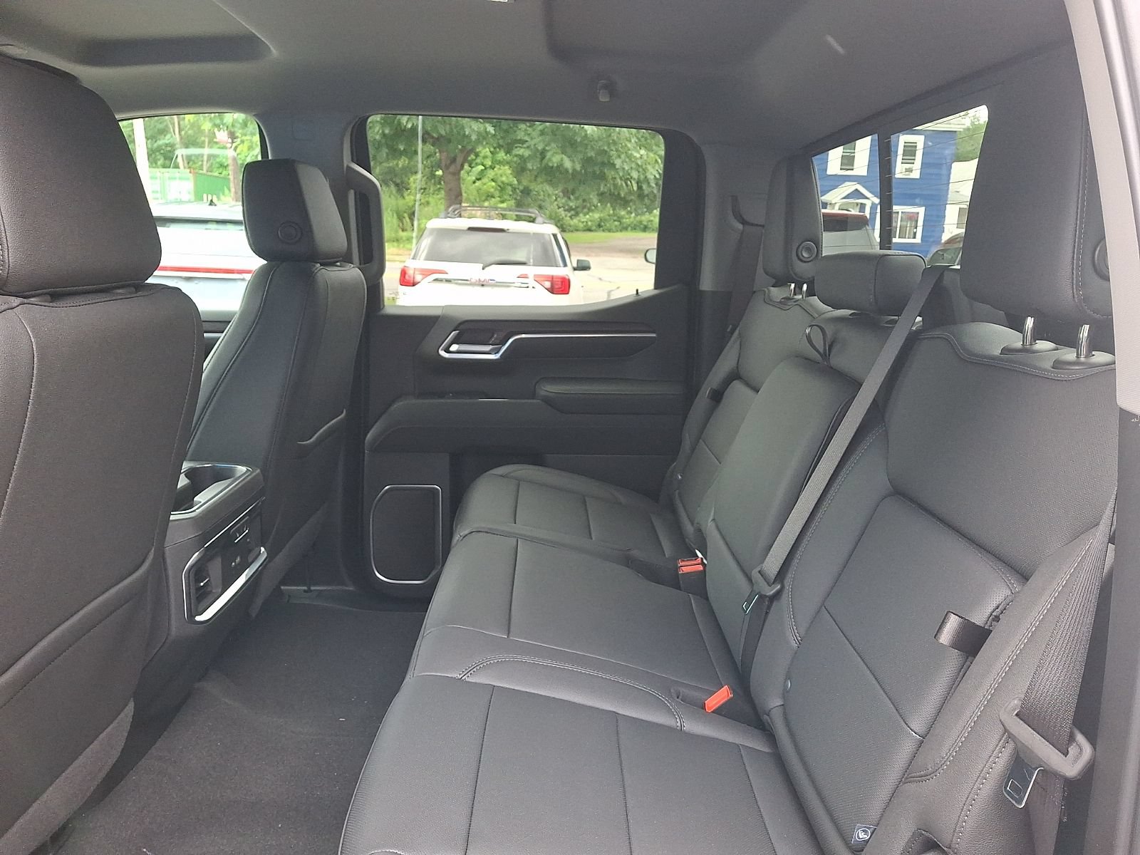 2026 GMC Sierra 1500 SLT - Photo 10