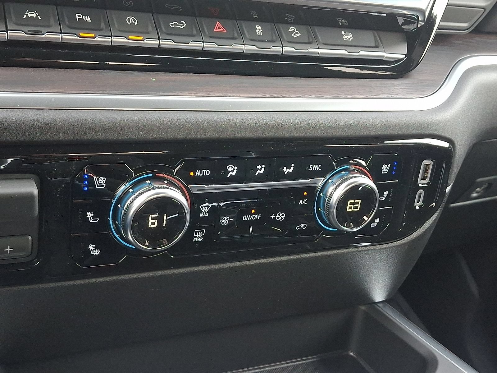 2026 GMC Sierra 1500 SLT - Photo 16