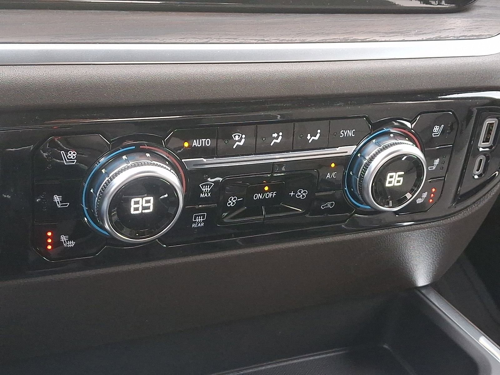 2026 GMC Sierra 1500 SLT - Photo 15