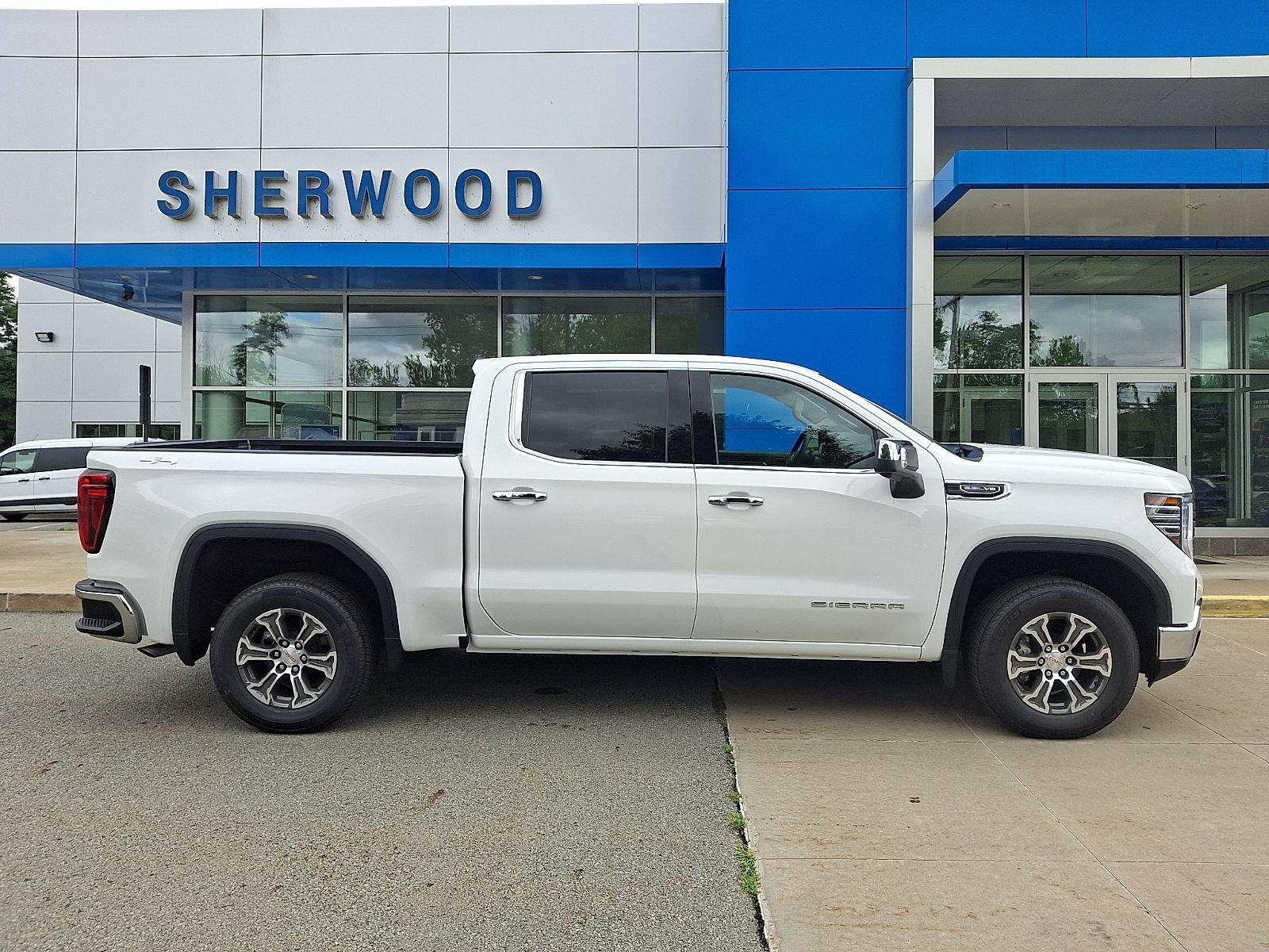 2026 GMC Sierra 1500 SLT - Photo 7