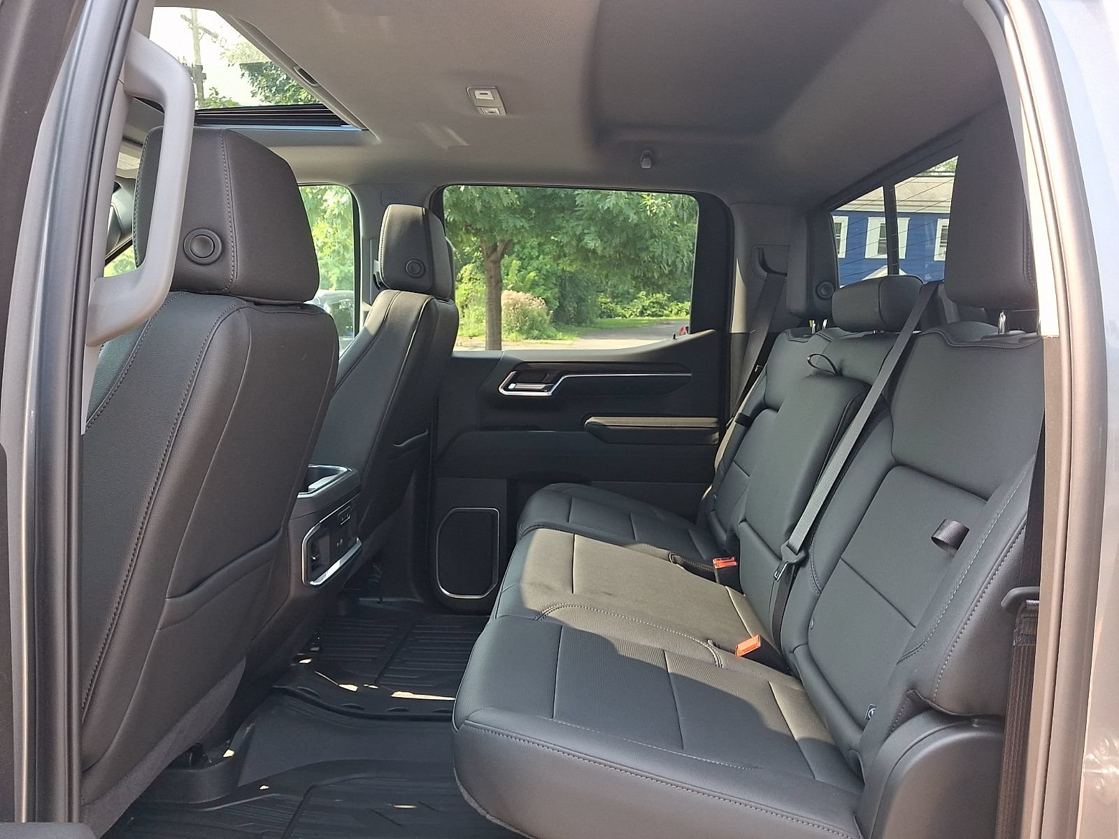 2026 GMC Sierra 1500 SLT - Photo 10