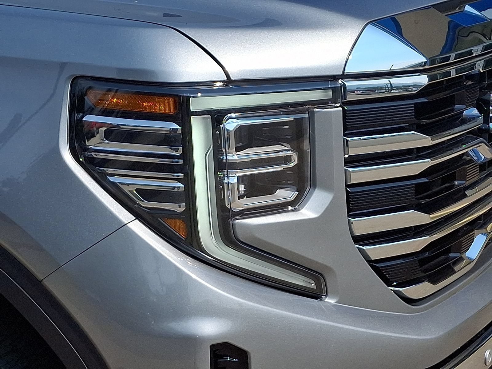 2026 GMC Sierra 1500 SLT - Photo 9