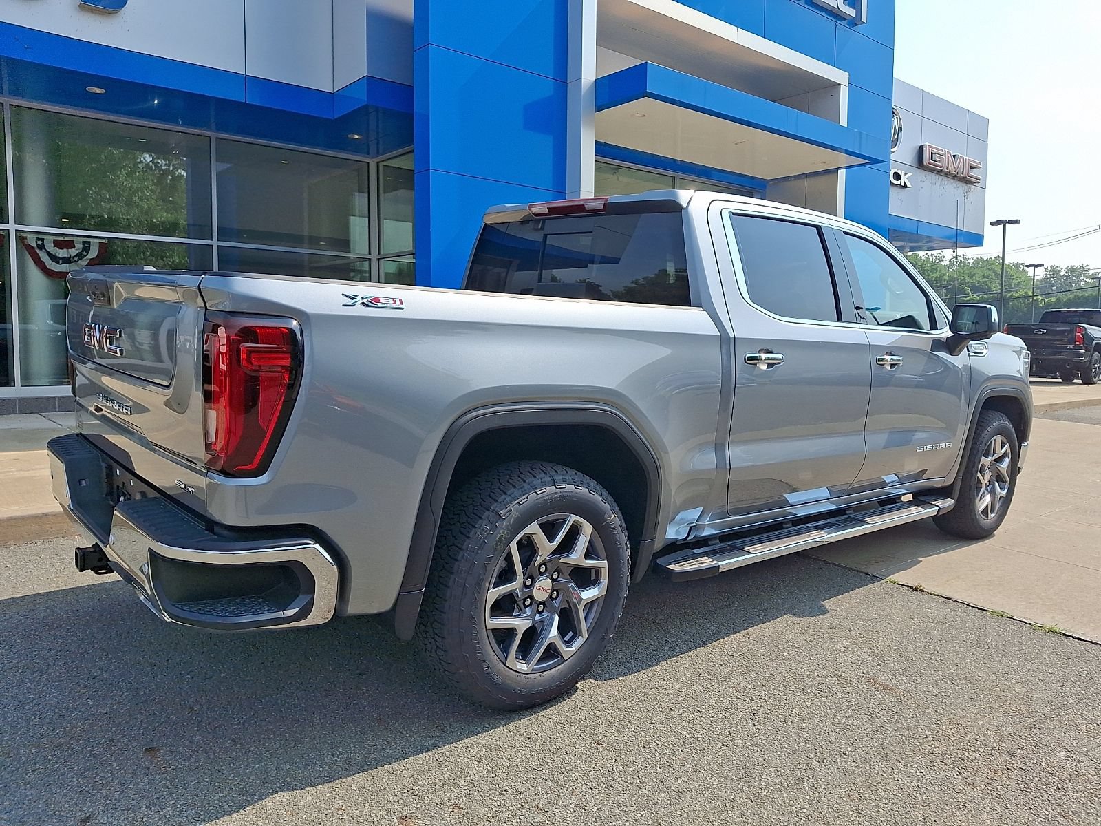 2026 GMC Sierra 1500 SLT - Photo 6
