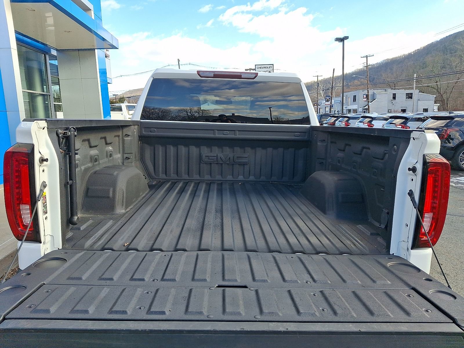 2023 GMC Sierra 1500 SLT - Photo 28