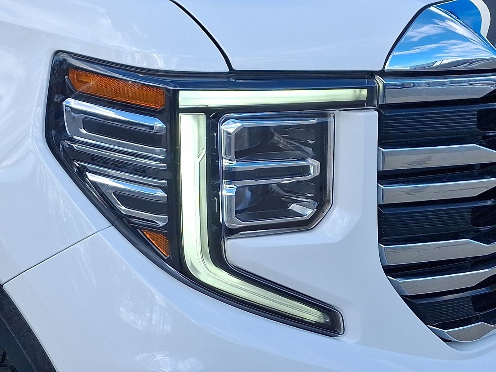 2023 GMC Sierra 1500 SLT - Photo 9