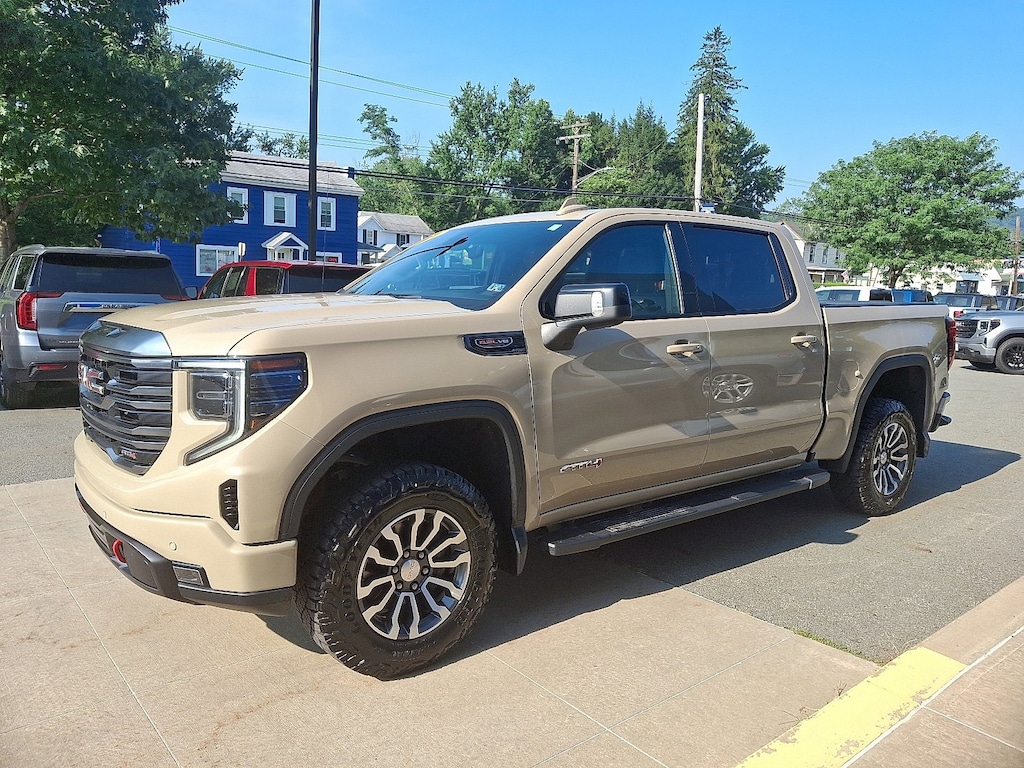 Used 2022 GMC Sierra 1500 AT4 Crew Cab Pickup