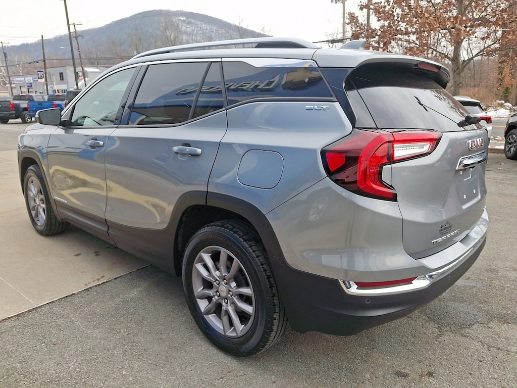 Used 2024 GMC Terrain SLT Sport Utility