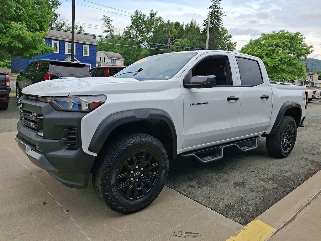 Used 2025 Chevrolet Colorado 4WD Trail Boss Crew Cab Pickup