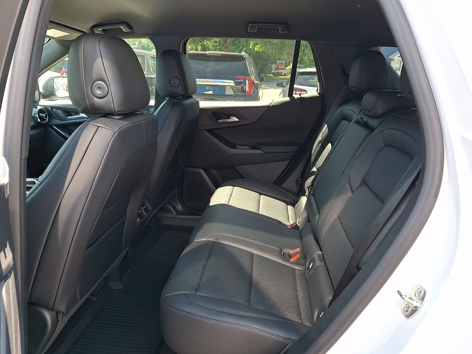 2027 Chevrolet Equinox LT - Photo 10
