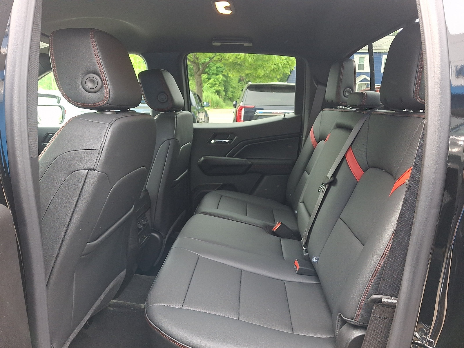 2026 Chevrolet Colorado Z71 - Photo 10
