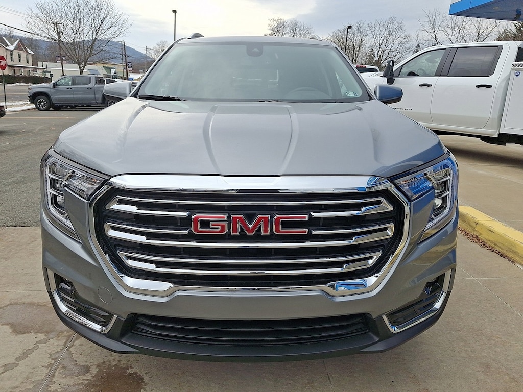 Used 2024 GMC Terrain SLT Sport Utility