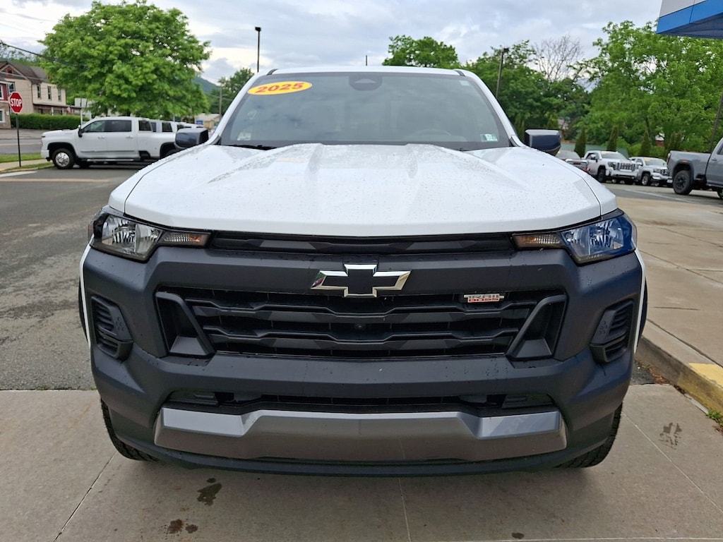 Used 2025 Chevrolet Colorado 4WD Trail Boss Crew Cab Pickup