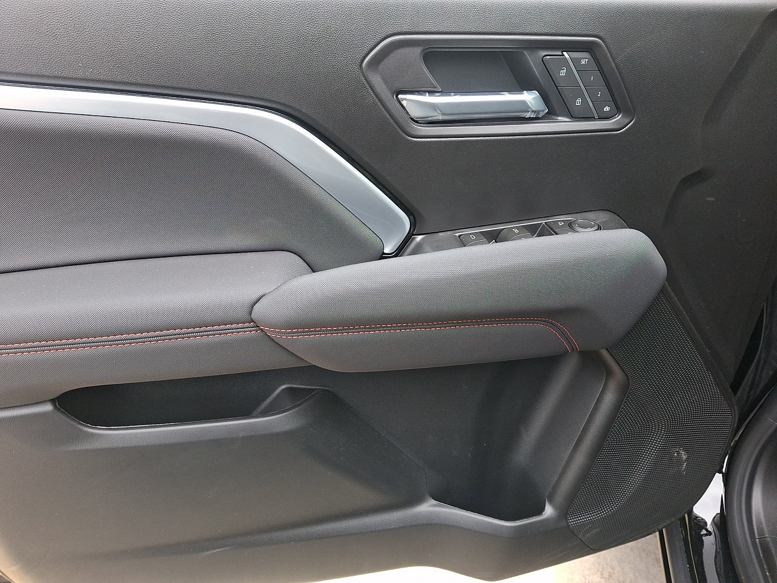 2026 Chevrolet Colorado Z71 - Photo 12
