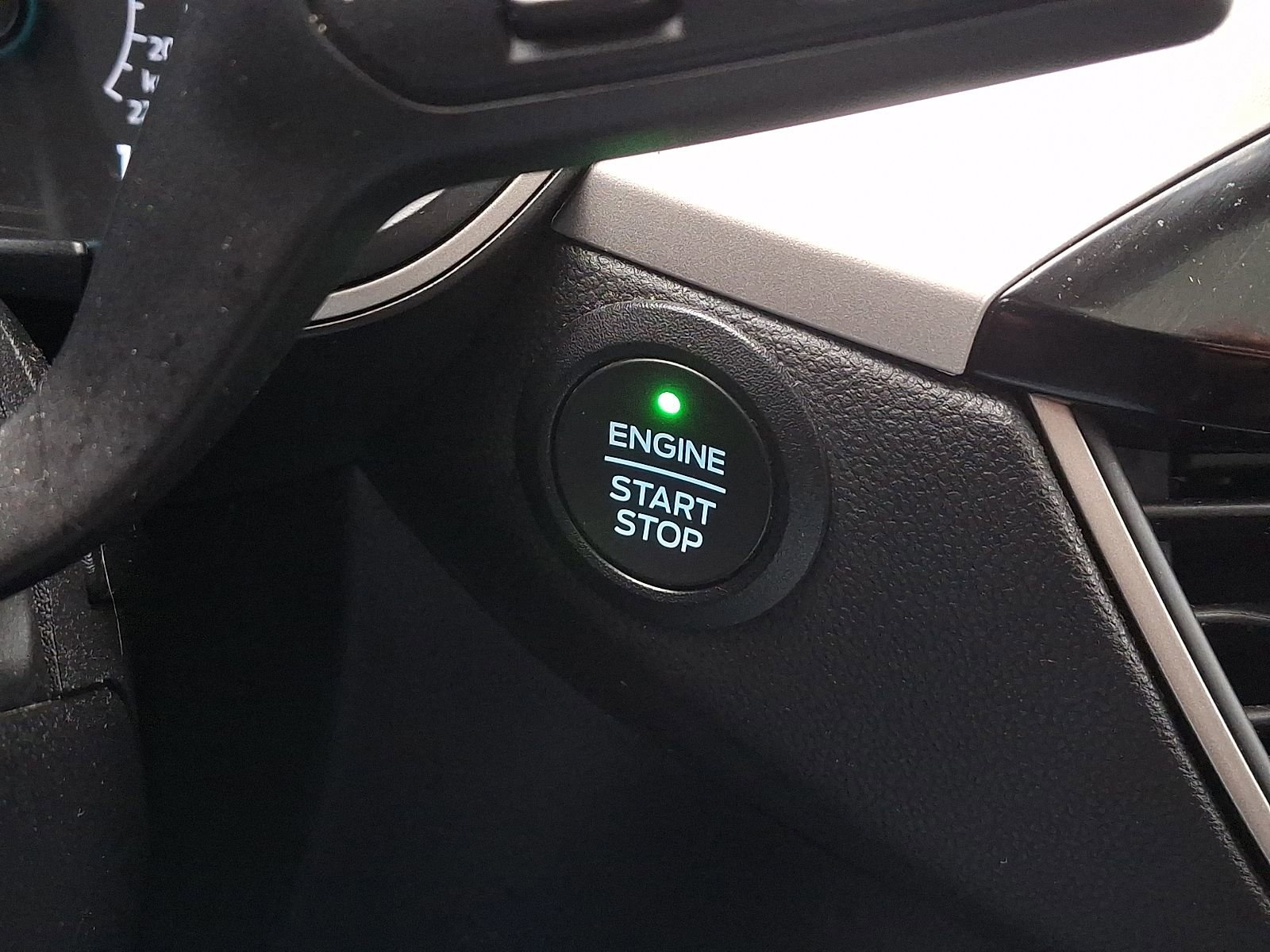 2022 Ford Escape SE - Photo 25