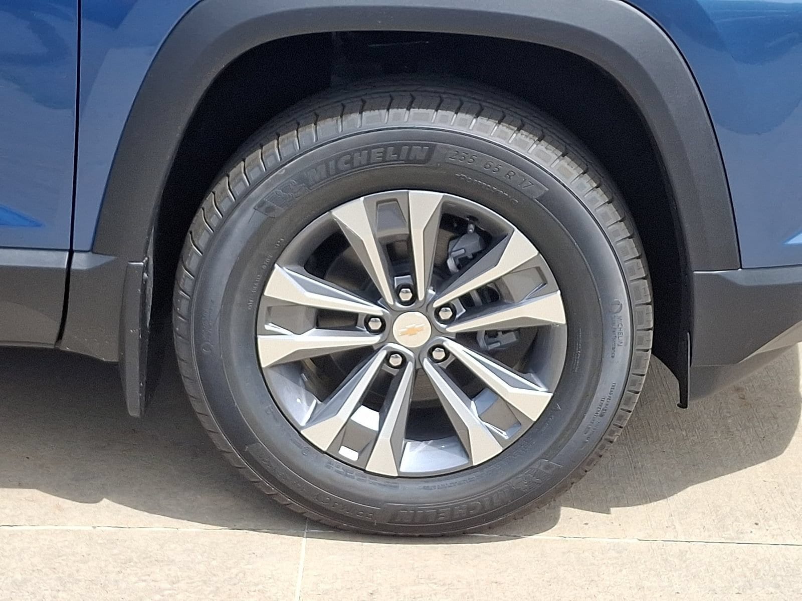 2027 Chevrolet Equinox LT - Photo 8