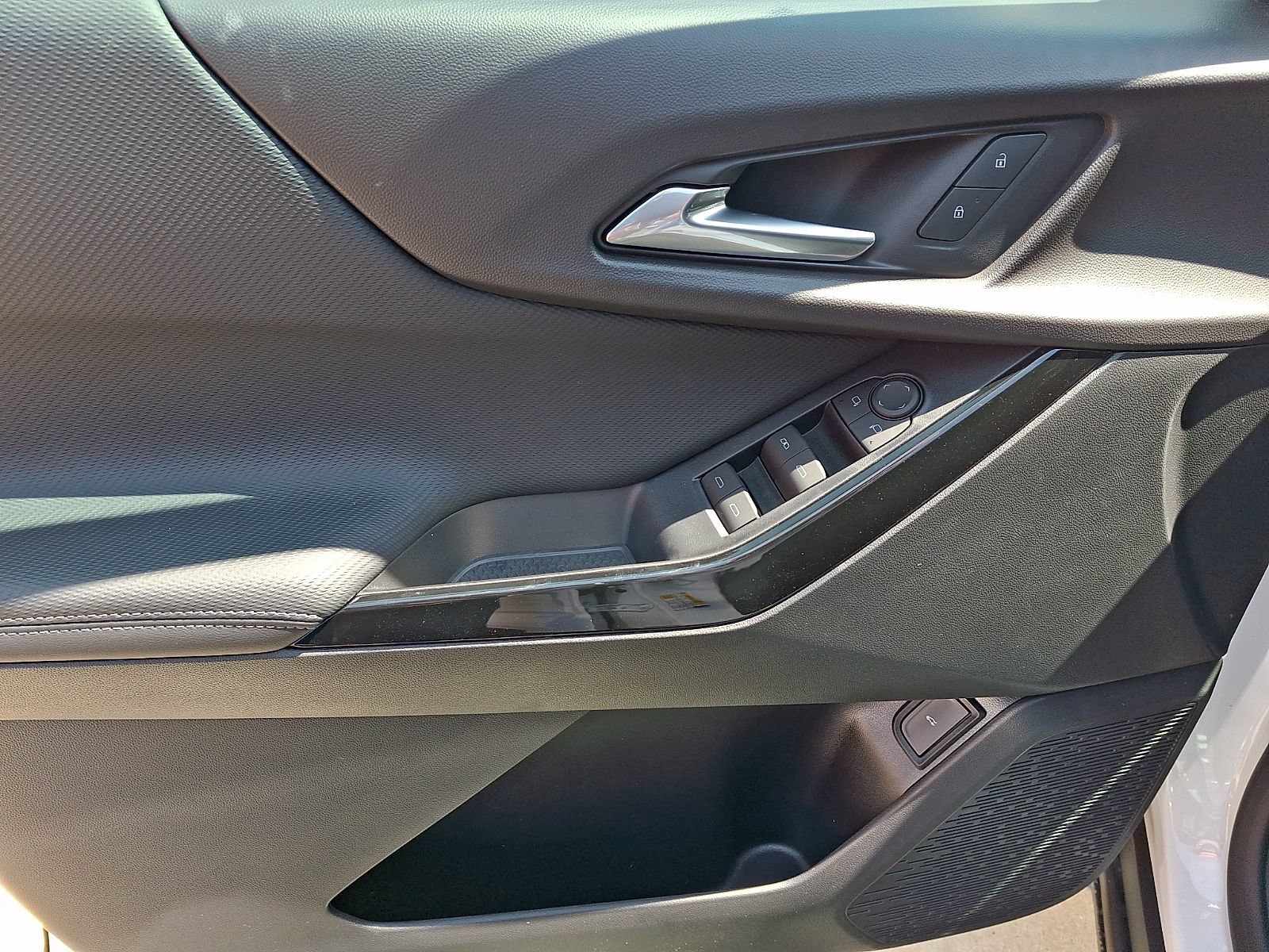 2027 Chevrolet Equinox LT - Photo 12