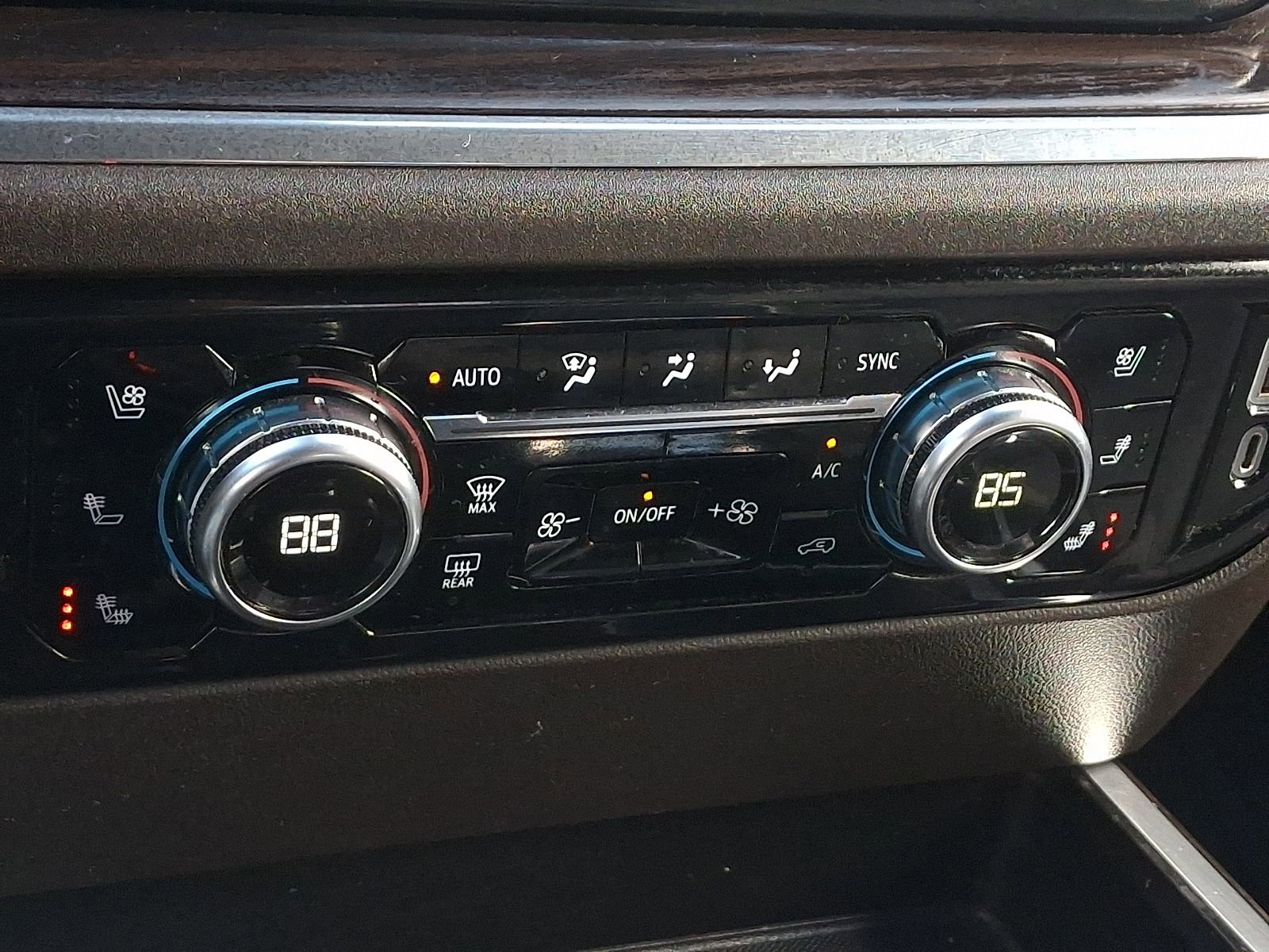 2023 GMC Sierra 1500 SLT - Photo 16