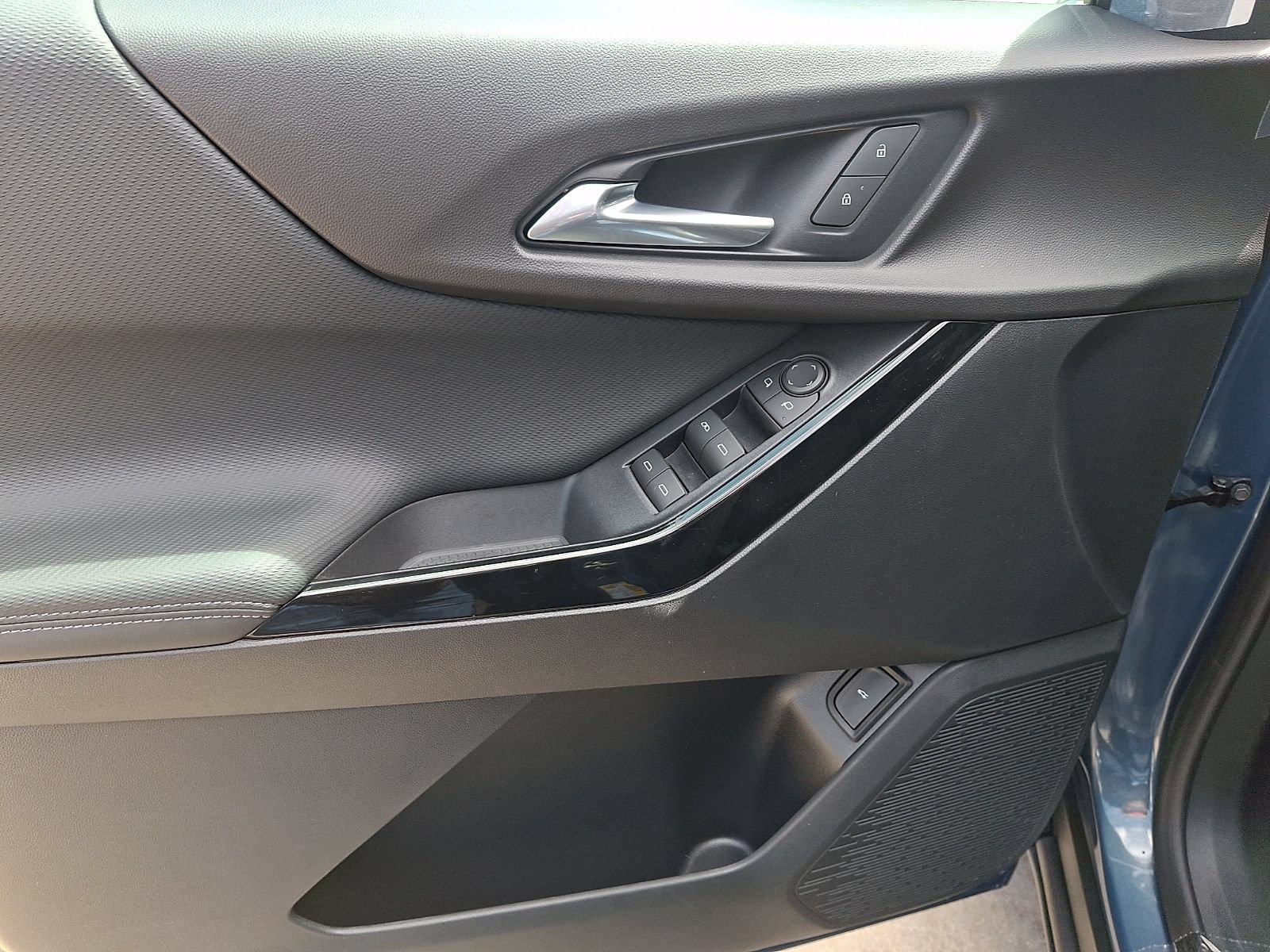 2027 Chevrolet Equinox LT - Photo 12