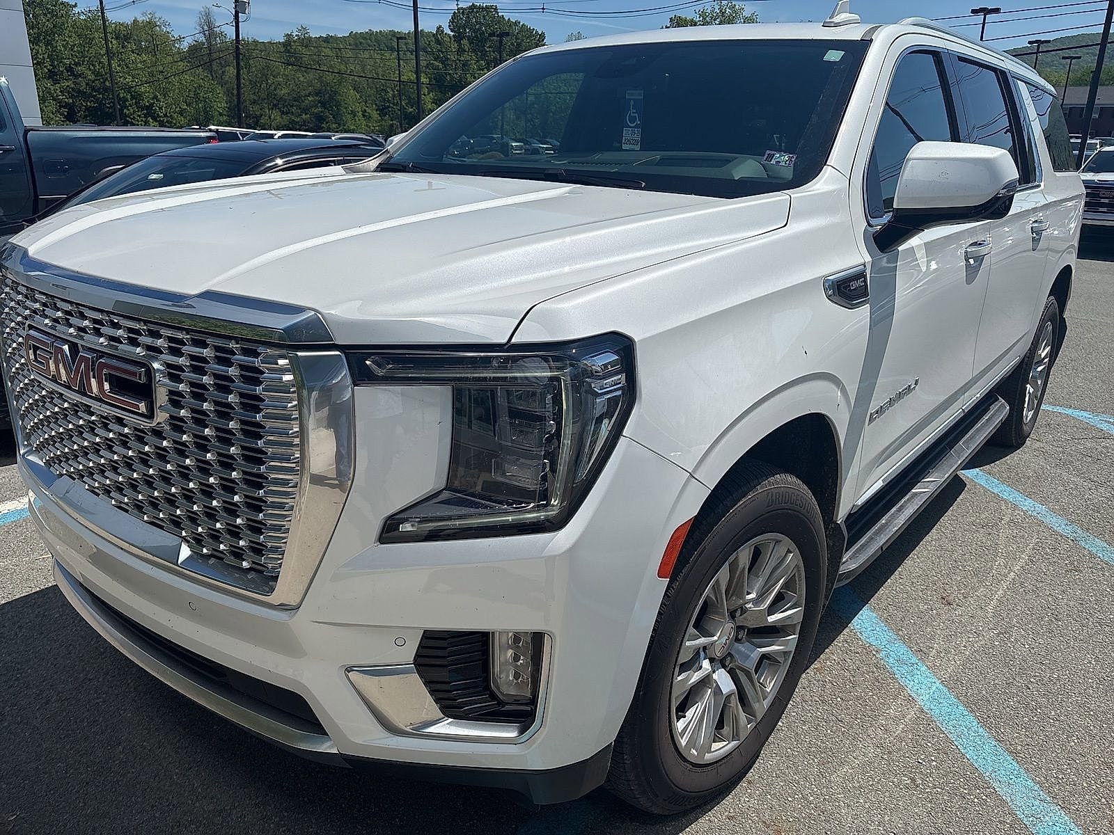 2023 GMC Yukon Denali AWD's photo