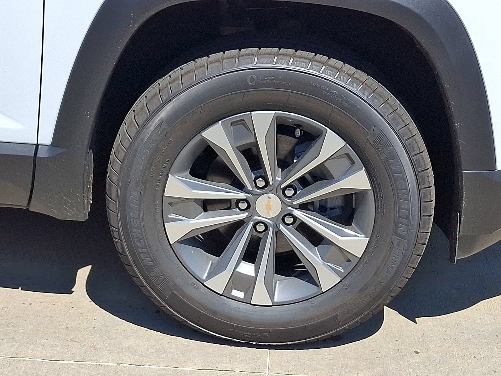 2027 Chevrolet Equinox LT - Photo 8