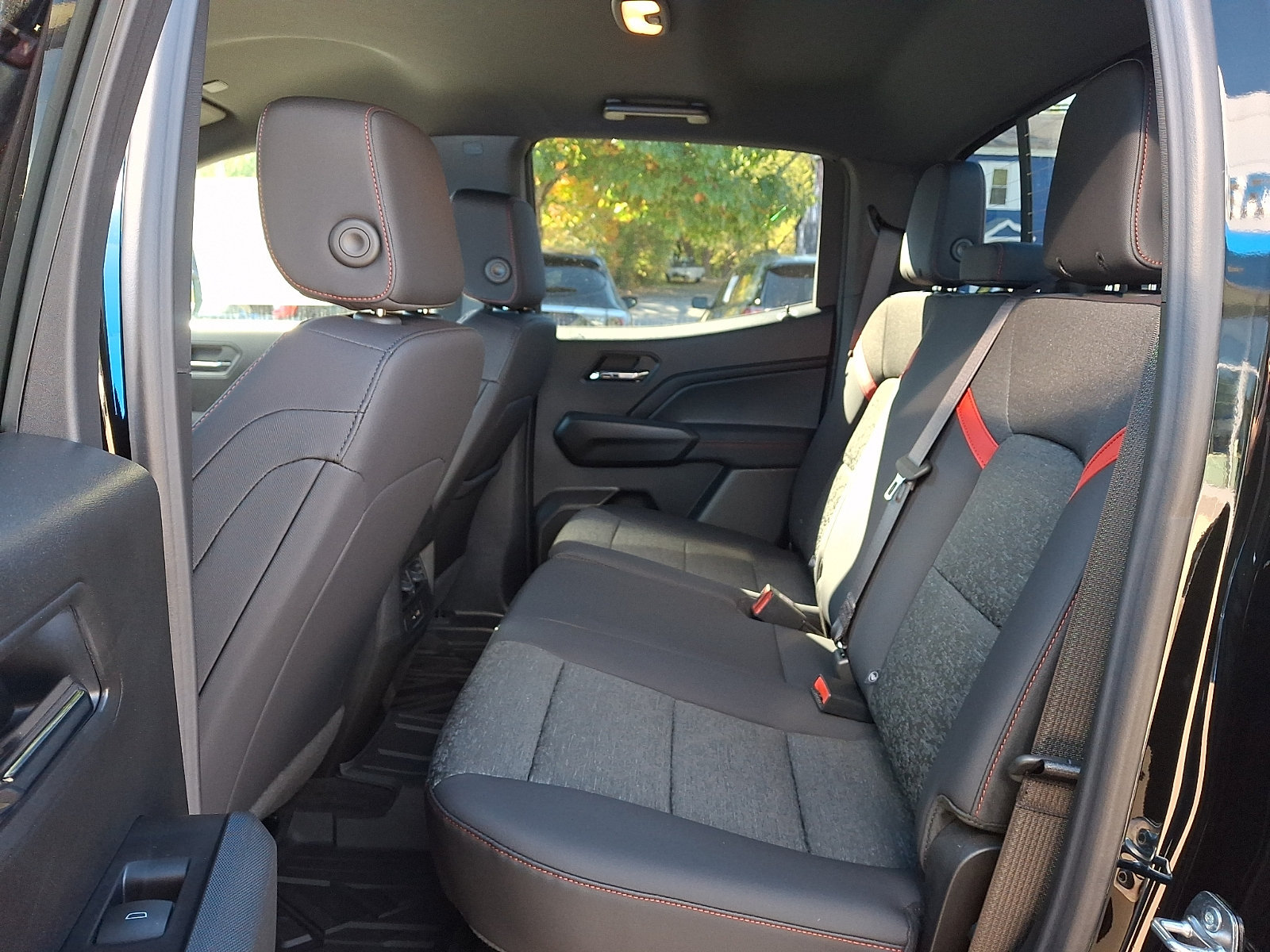 2026 Chevrolet Colorado Z71 - Photo 10
