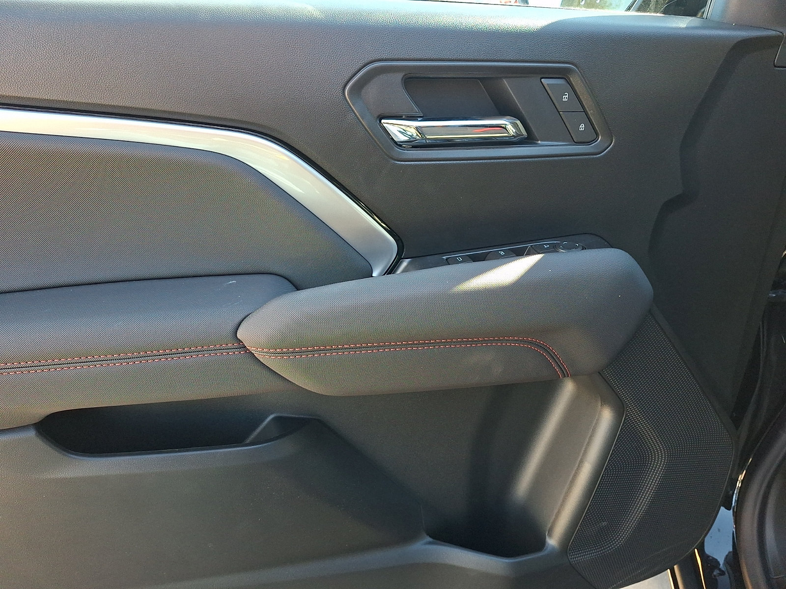 2026 Chevrolet Colorado Z71 - Photo 12