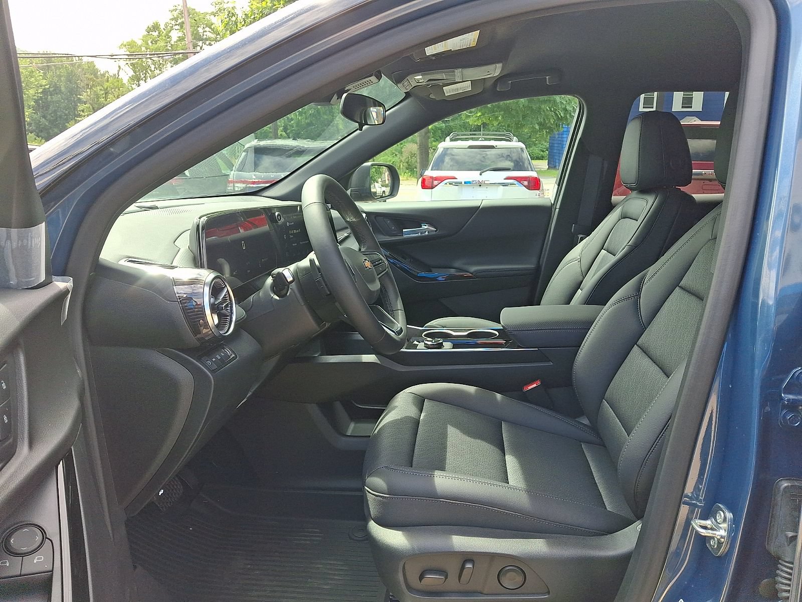 2027 Chevrolet Equinox LT - Photo 13