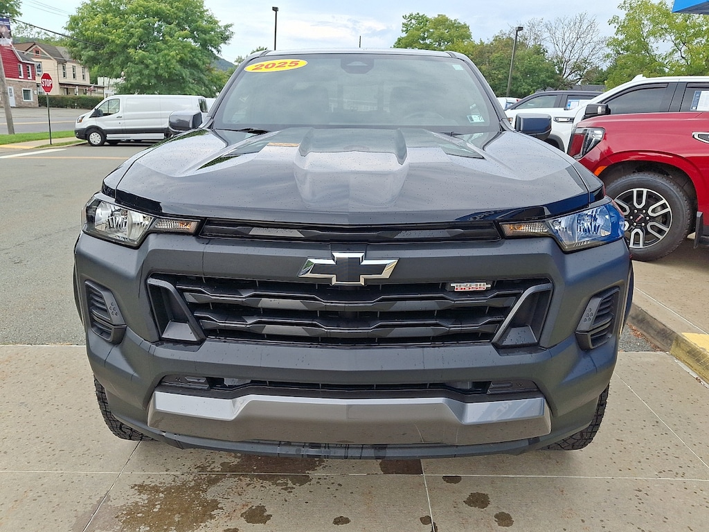 Used 2025 Chevrolet Colorado 4WD Trail Boss Crew Cab Pickup