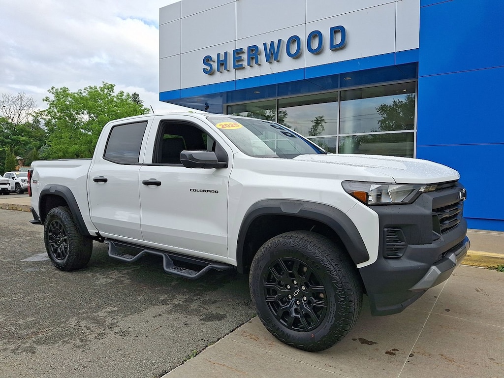 Used 2025 Chevrolet Colorado 4WD Trail Boss Crew Cab Pickup