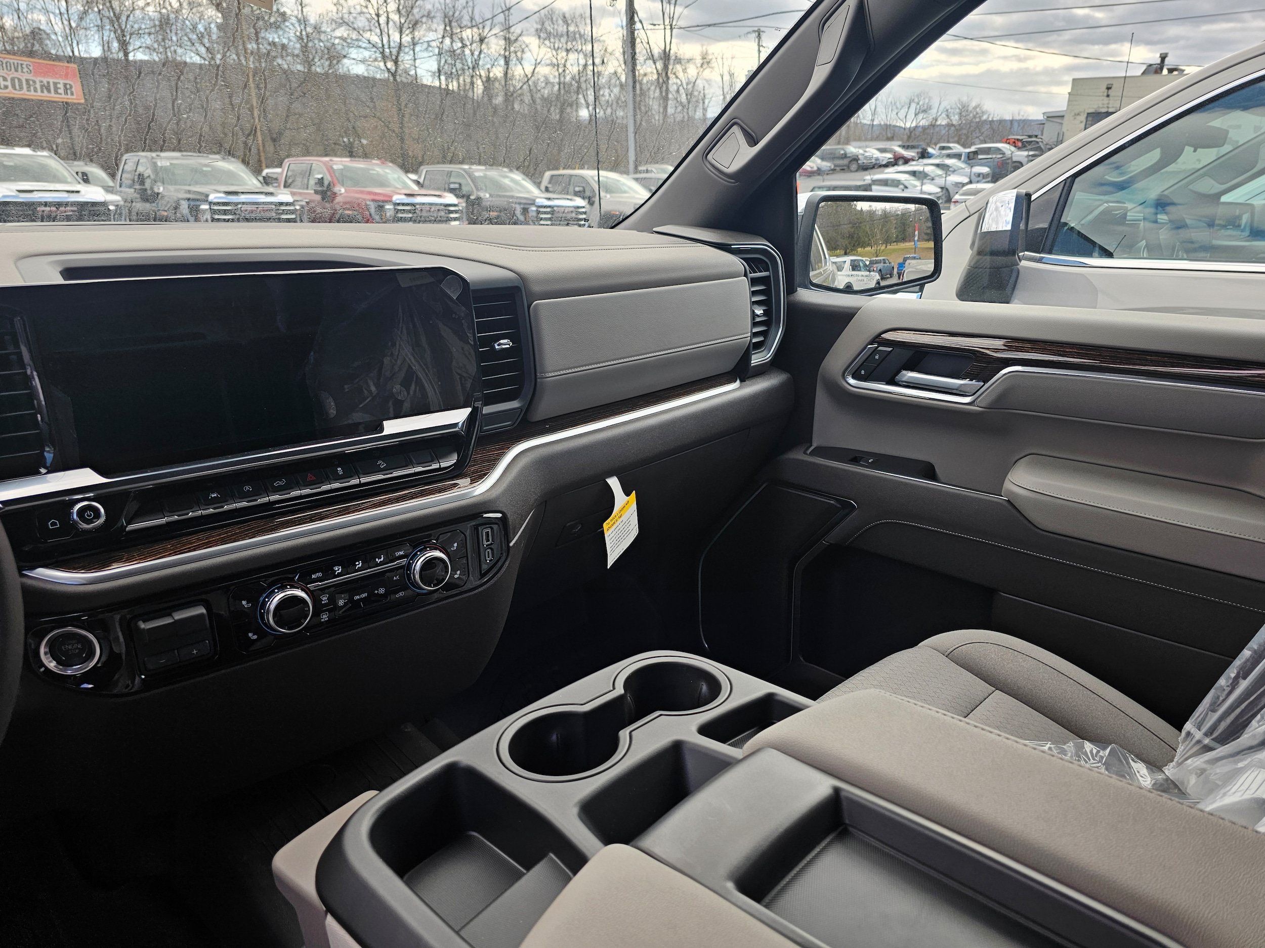 2026 GMC Sierra 1500 SLE - Photo 7